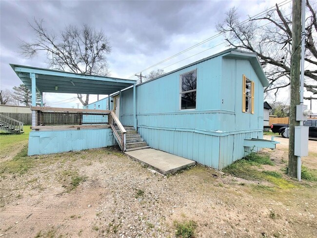 310 Paddock St in Willis, TX - Building Photo - Building Photo