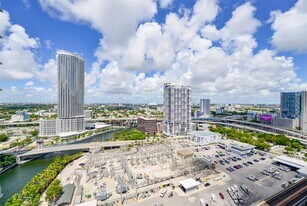 92 SW 3rd St, Unit # 2707 in Miami, FL - Building Photo
