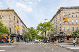 138 Irving Ave in Brooklyn, NY - Building Photo - Building Photo