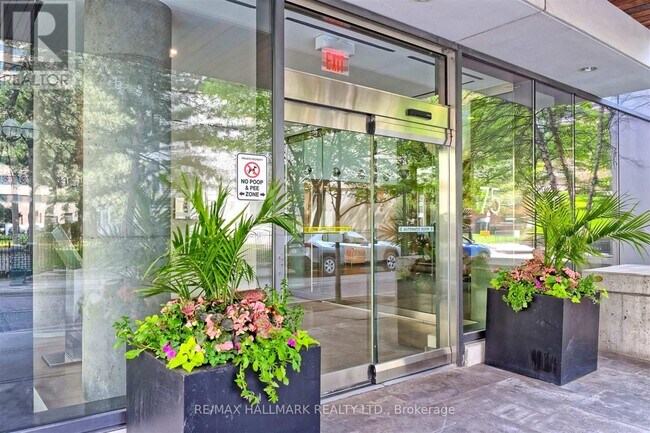 75-2475 St Nicholas St in Toronto, ON - Building Photo - Building Photo