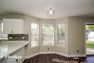 10145 Park Valley Dr in Indianapolis, IN - Foto de edificio - Building Photo