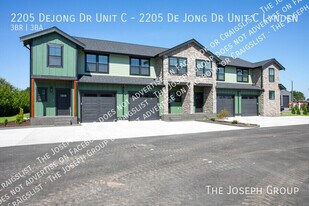 2205 Dejong Dr Unit C in Lynden, WA - Building Photo