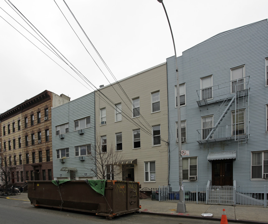 208 Kingsland Ave in Brooklyn, NY - Building Photo