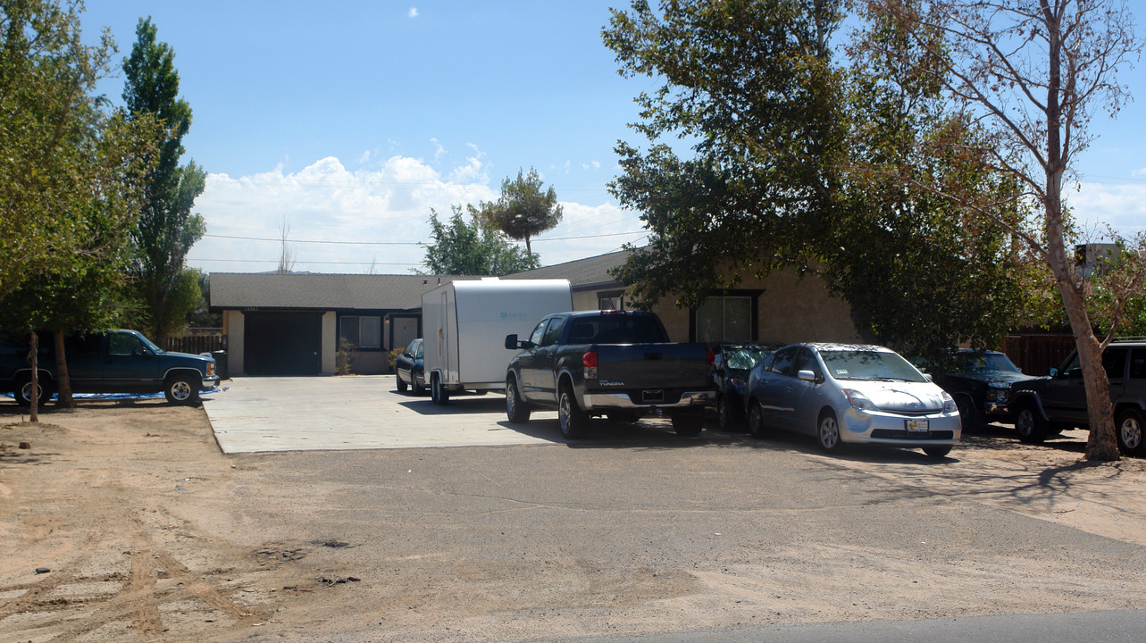 13261 Mohawk Rd in Apple Valley, CA - Building Photo