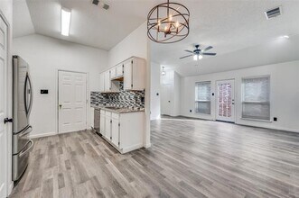 2916 S Bend Dr in Dallas, TX - Building Photo - Building Photo