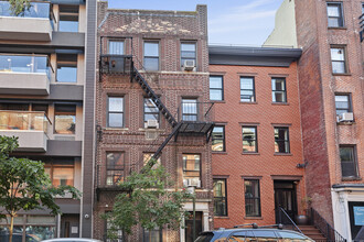 528 E Fifth St in New York, NY - Building Photo - Building Photo