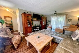 806 S Walnut St in Mahomet, IL - Building Photo - Building Photo