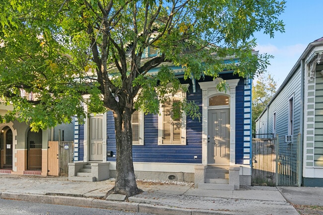 property at 2337 N Rampart St