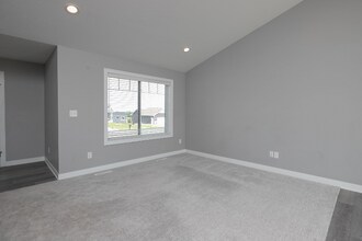 3715 Fernwood Ln SW in Rochester, MN - Building Photo - Building Photo