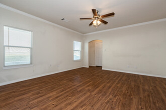 1040 Newcastle Dr in Weatherford, TX - Foto de edificio - Building Photo