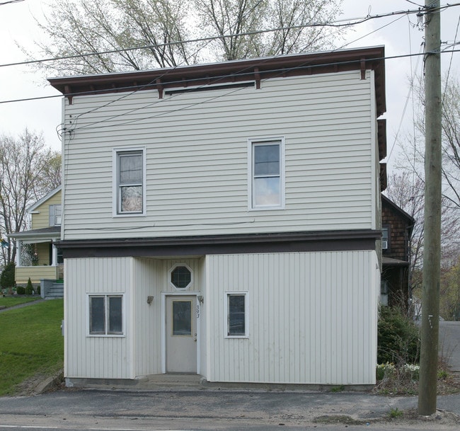393 S Main St in Torrington, CT - Building Photo - Building Photo