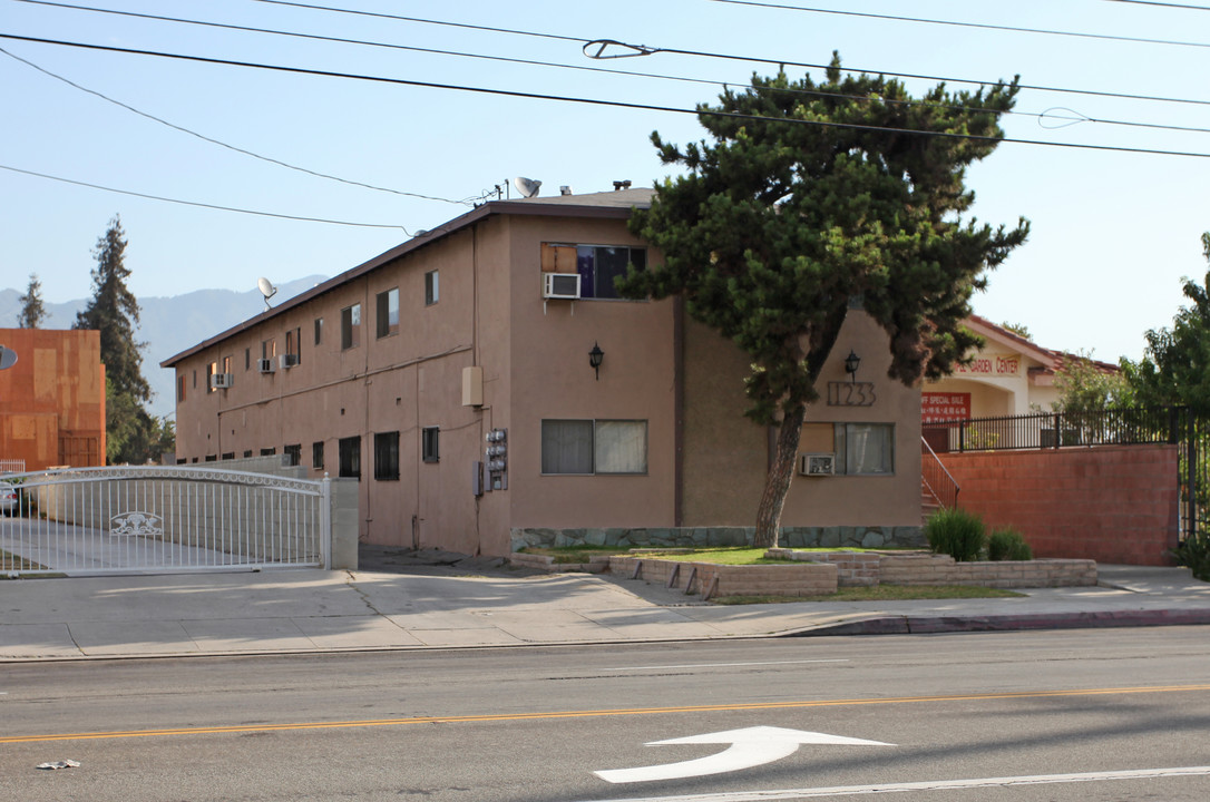 11233 Lower Azusa Rd in El Monte, CA - Foto de edificio