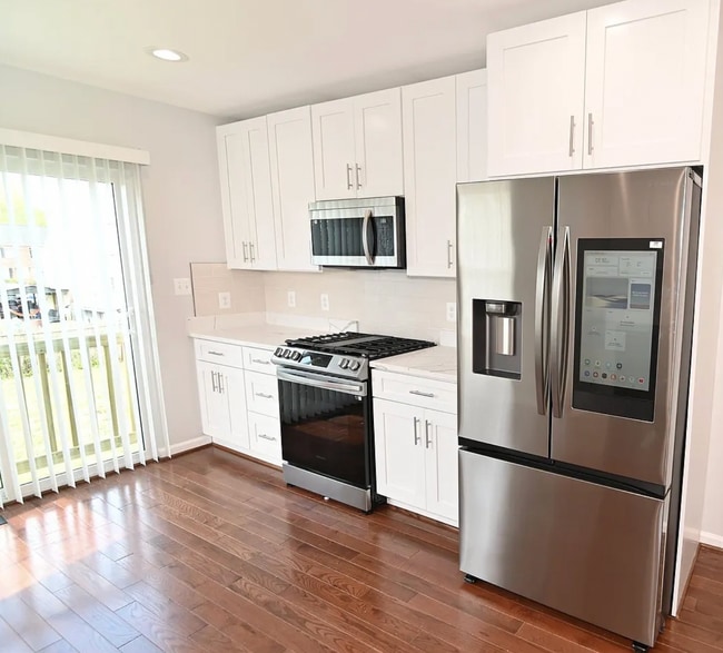 5012 Silver Hill Rd in Hillcrest Heights, MD - Building Photo - Building Photo