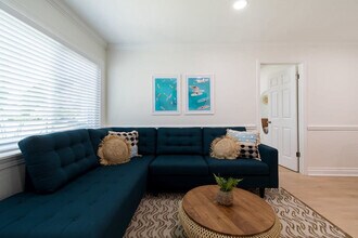402 S Orlando Ave in Cocoa Beach, FL - Building Photo - Building Photo