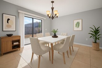 1303 Alhambra Crest Dr in Ruskin, FL - Foto de edificio - Building Photo