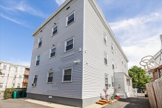 28 Laighton St in Lynn, MA - Building Photo - Building Photo