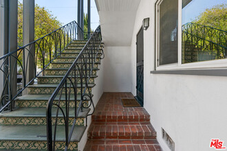 180 N Clark Dr in Beverly Hills, CA - Building Photo - Building Photo