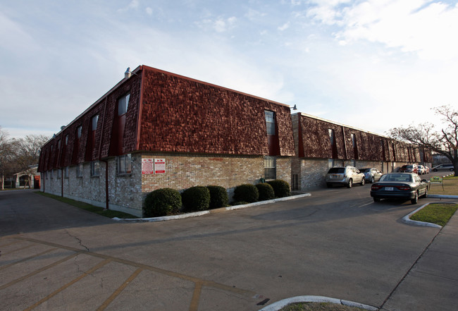 Angelique Apartments in Dallas, TX - Foto de edificio - Building Photo