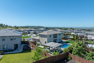 Hawk View at Bass Lake Hills in El Dorado Hills, CA - Foto de edificio - Building Photo