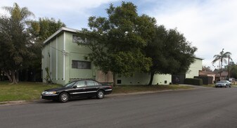 700-706 Chestnut Ave in Los Angeles, CA - Building Photo