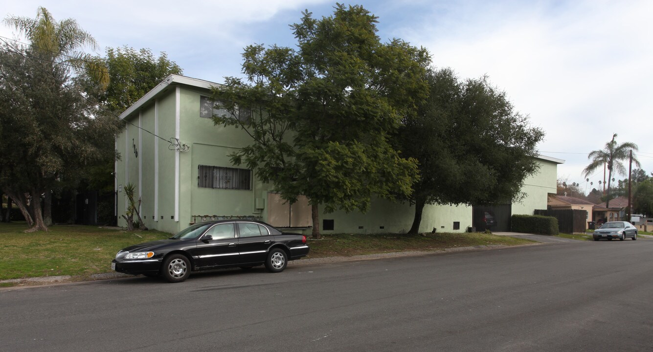 700-706 Chestnut Ave in Los Angeles, CA - Foto de edificio