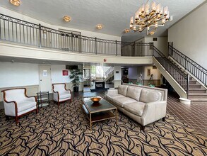 Bridlewood Apartments in North Olmsted, OH - Foto de edificio - Building Photo