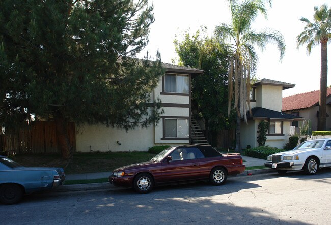 121 Stedman Pl in Monrovia, CA - Foto de edificio - Building Photo