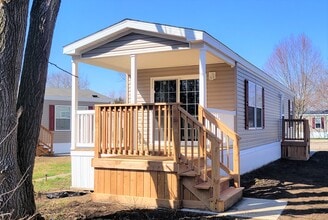 17 E Arizona in Belleville, MI - Building Photo - Building Photo