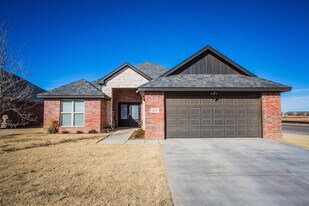 816 North 4th Street in Wolfforth, TX - Building Photo