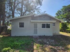 11220 NW 15th Ct in Miami, FL - Building Photo - Building Photo