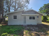 11220 NW 15th Ct in Miami, FL - Foto de edificio - Building Photo