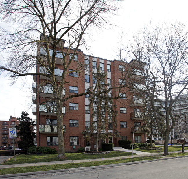 Marine Square West in Oakville, ON - Building Photo - Building Photo