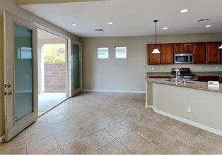 8124 Chimney Bluff St in North Las Vegas, NV - Foto de edificio - Building Photo