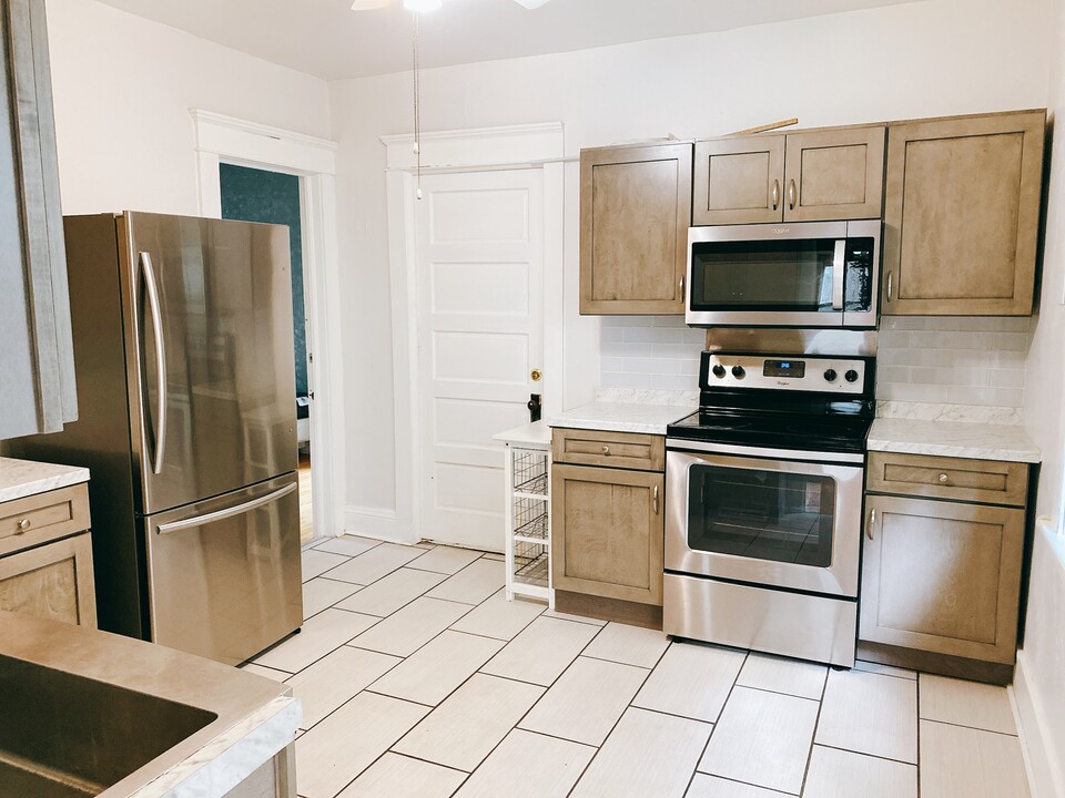 715 Maryland Ave, Unit 1 in Syracuse, NY - Building Photo