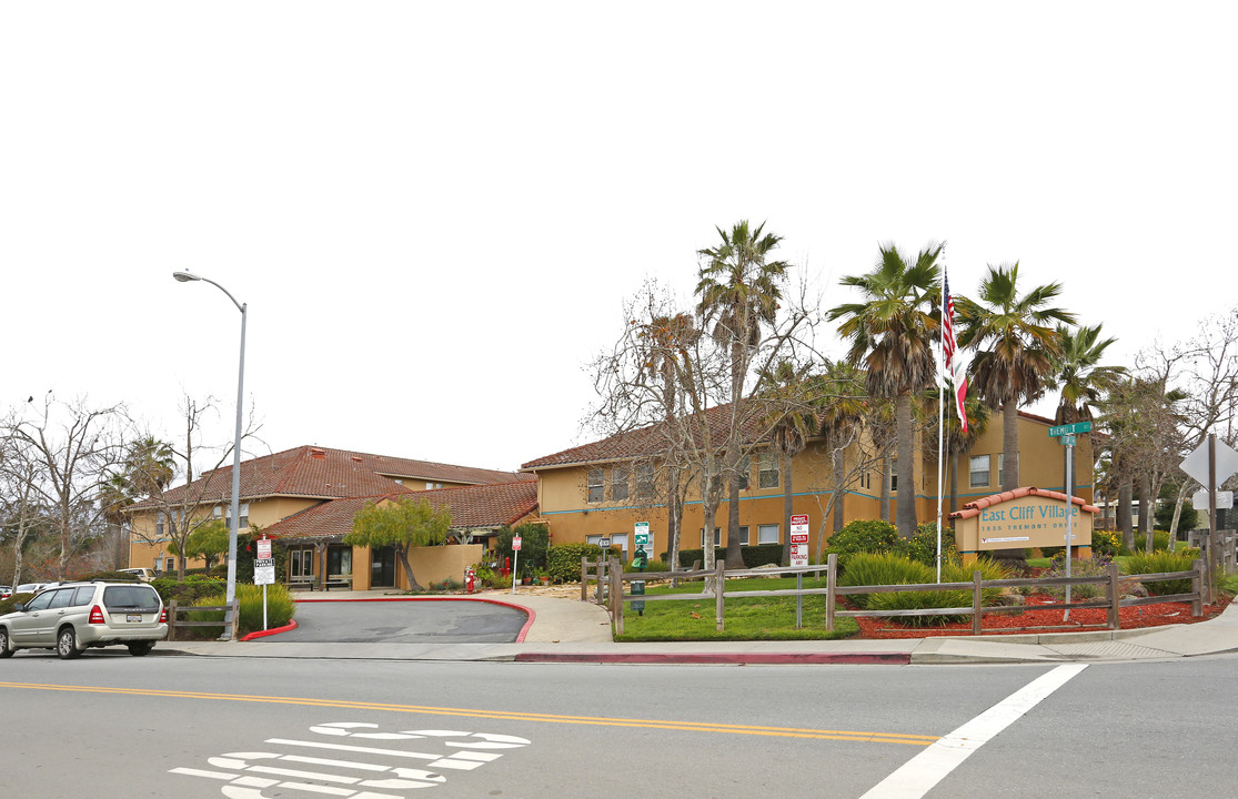 East Cliff Village in Santa Cruz, CA - Building Photo