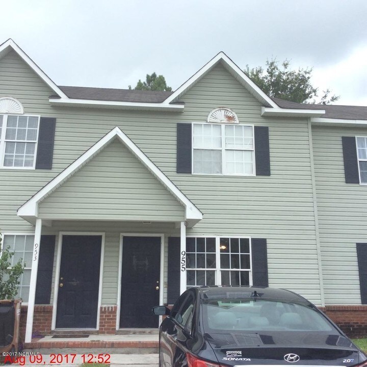 955 W Pueblo Dr in Jacksonville, NC - Building Photo