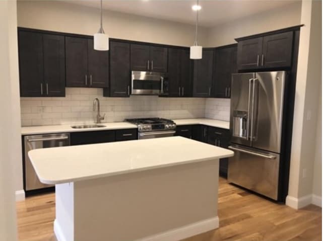 169 W Broadway, Unit 302