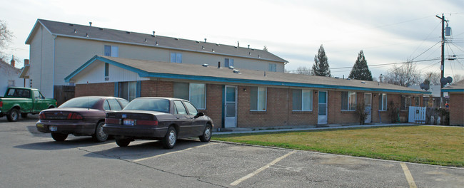 1910 E Linden St in Caldwell, ID - Foto de edificio - Building Photo