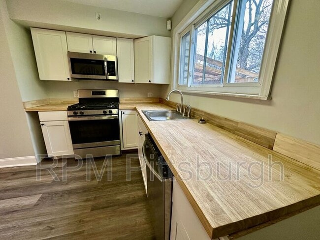 1825 Rialto St in Pittsburgh, PA - Building Photo - Building Photo