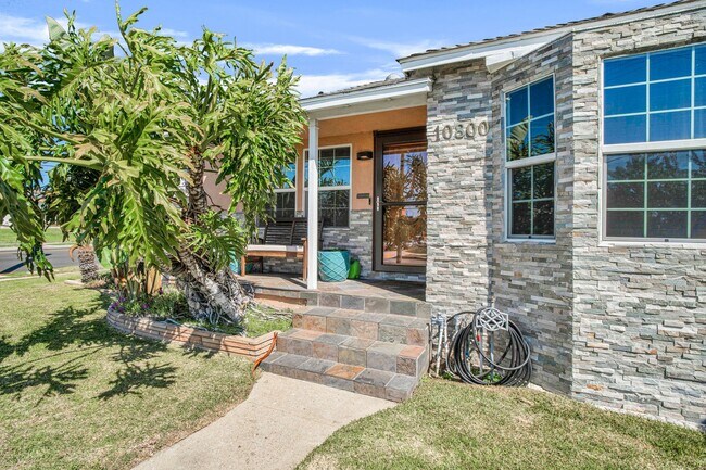 10800 Spinning Ave S in Inglewood, CA - Building Photo - Building Photo