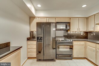 3109 Patrick Henry Dr-Unit -627 in Falls Church, VA - Building Photo - Building Photo