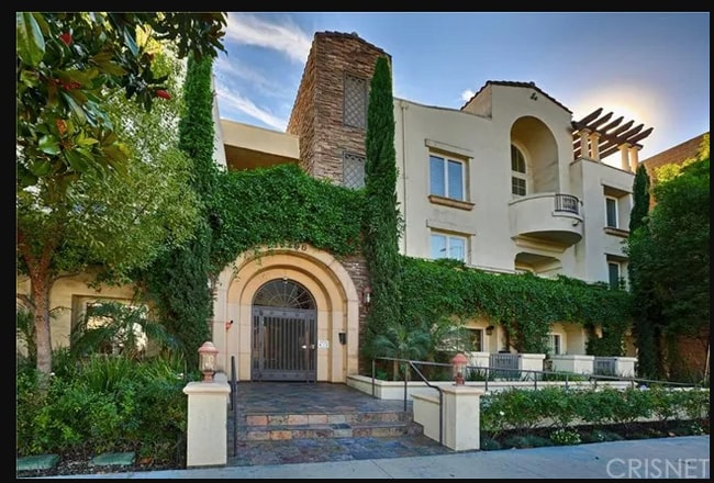 property at 15206 Burbank Blvd