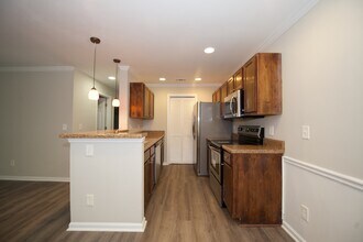 225 Warm Springs Cir in Roswell, GA - Building Photo - Building Photo