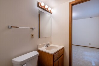 Villa Rosa Apartments in Kenosha, WI - Building Photo - Interior Photo