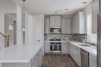 285 Trillium Pk Lp in Conroe, TX - Foto de edificio - Building Photo