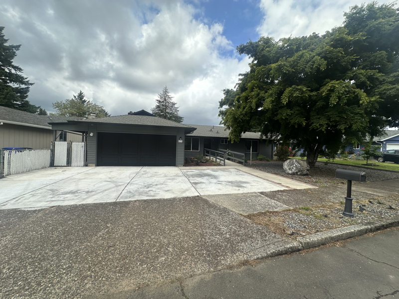 633 SE 156th Ave in Portland, OR - Building Photo