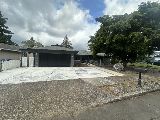 property at 633 SE 156th Ave