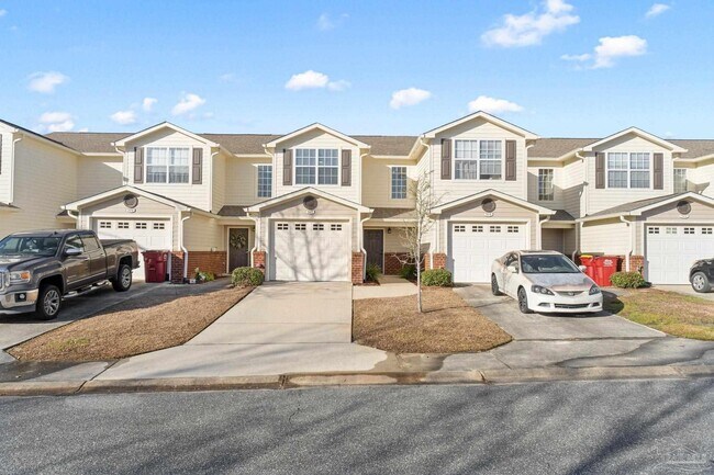 707 Majestic Dr in Crestview, FL - Building Photo - Building Photo