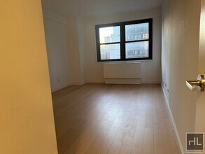 East 39th Street, Unit 15B in New York, NY - Foto de edificio - Building Photo