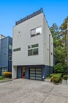7325 Bainbridge Pl SW in Seattle, WA - Building Photo